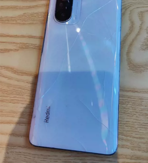 红米k40 12256,白色,后盖屏幕碎了...