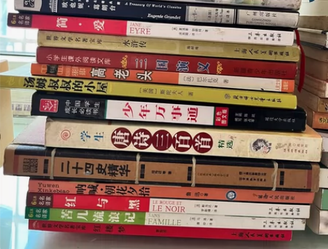 中外文学书籍（含小说、诗集）。新的15元1...