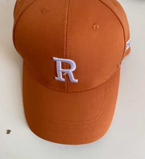 时尚字母棒球帽/防晒帽 商场同款，大小均可...