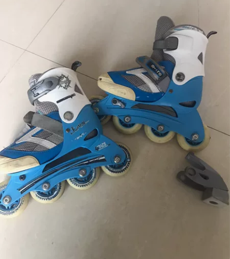 儿童单排旱冰鞋27至30码可调,全套都在,...