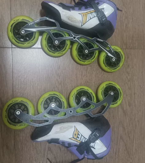 速滑鞋/速滑刀架 刀架和轮子都是全新的鞋是...