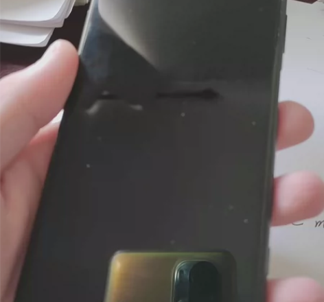 索尼xz1有细微磕碰，划痕屏幕有白斑不影响...