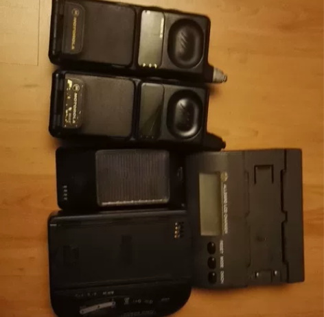 摩托罗拉古董手机和配件打包出，看好下手，售...