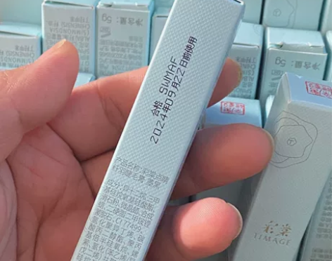 彩棠睫毛膏 感兴趣的话点“我想要”和我私聊...