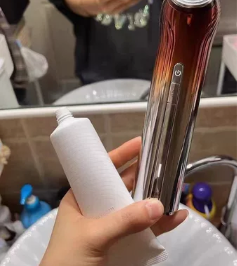 雅萌五代美容仪送凝胶，有发票，还在质保期。...