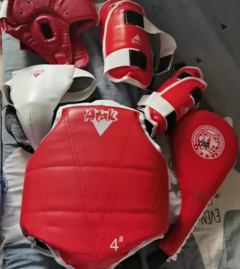跆拳道护具4码全套，基本全新 感兴趣的话点...