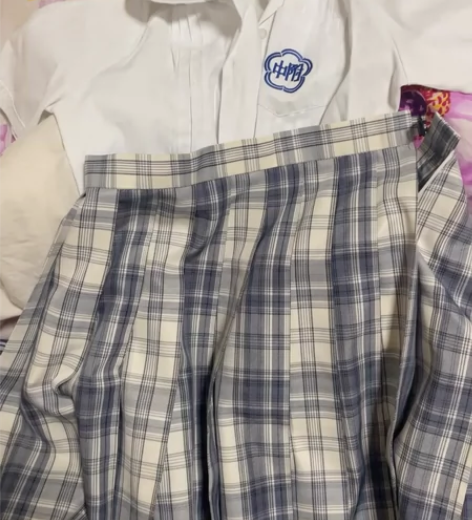 温柔一刀jk群正品带衬衣全新退圈 感兴趣的...