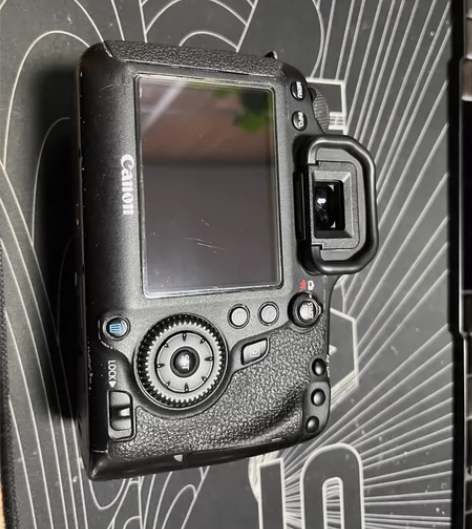 佳能Eos 6D，战斗成色，屏幕有不明显的...