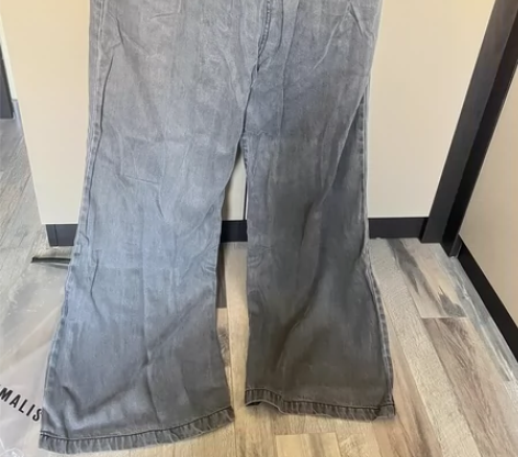 全新white家直筒牛仔裤 实体店入 包装...