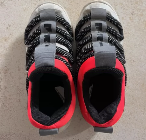 nike新款毛毛虫运动鞋 一脚蹬 尺码31...