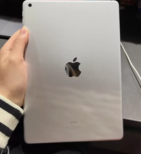 闲置出一台 IPad 2019款7代 12...