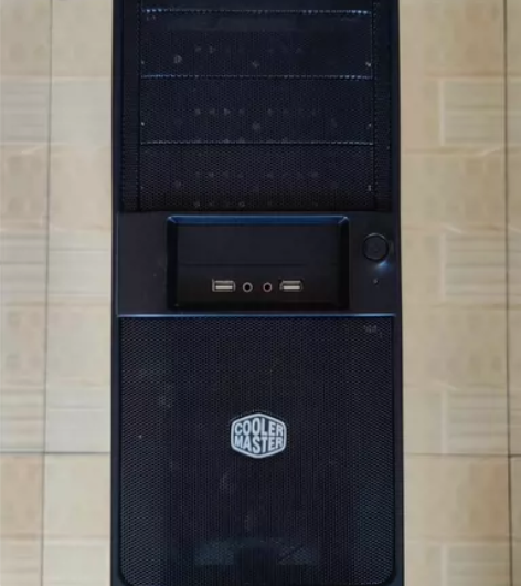 酷冷至尊中塔式黑色机箱 限北京同城,可送货...