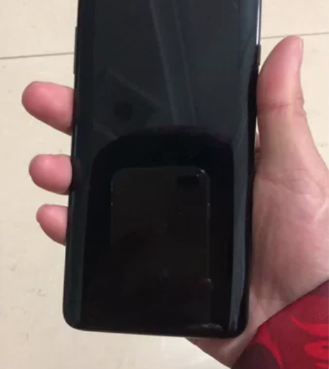 一加7pro 6加128 屏幕显示完美，轻...