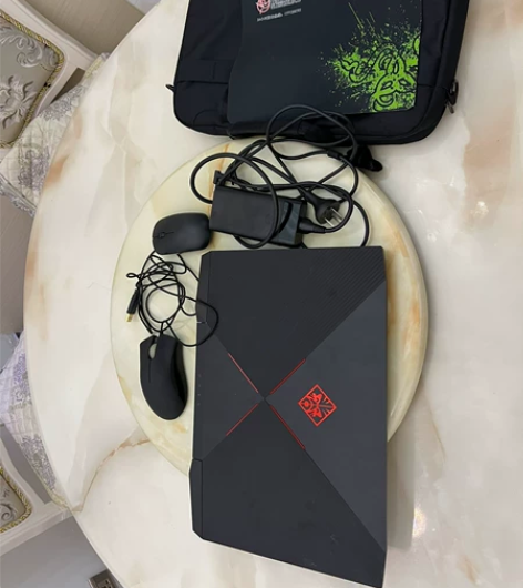 惠普暗影精灵3游戏本店里面正品购入 大二买...