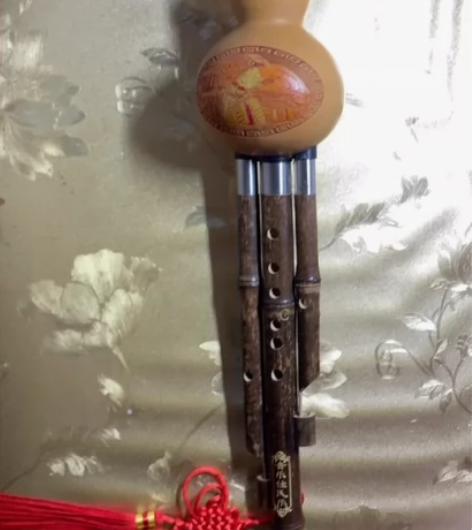 葫芦丝买一送一包邮 第一个是木头和竹子做的...