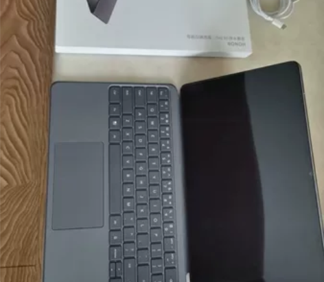 23年3月13日入手,激活后几乎没用,完好...