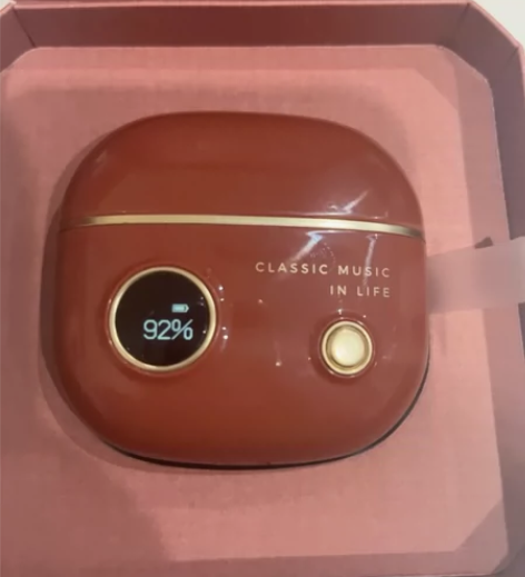 漫步者联名耳机 自用的，没有明显磕碰，不接...