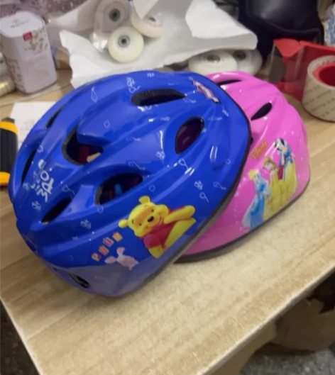 清货10个全新迪士尼轮滑头盔滑板头盔滑步头盔车自行车头盔骑行... 清货10个全新迪士尼轮滑头盔滑板头盔滑步头盔车自行车头盔骑行...
