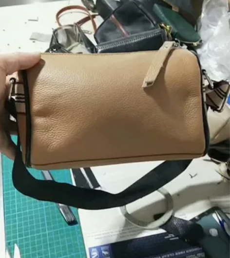 《包邮》全新特价真皮女包，头层牛皮女式斜挎...