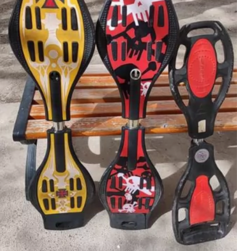 蛇形滑板车，自提20一辆。173 9900...