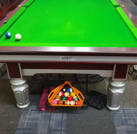 市中心台球俱乐部转让，有意向私聊 感兴趣的...