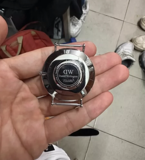 dw手表 正品 有购买记录 感兴趣的话点“...