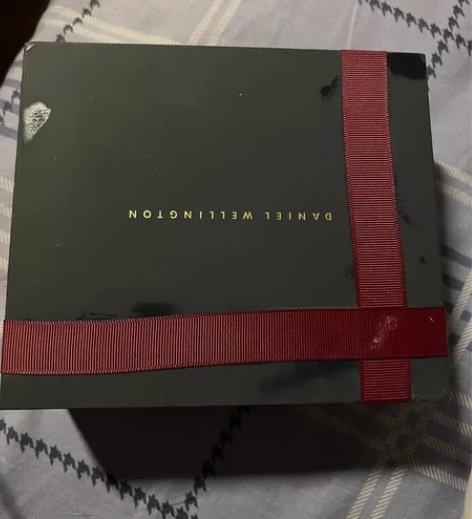 闲置一块dw手表 去年买的被遗忘了，里面的...