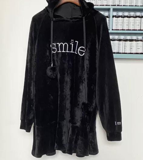 包邮连衣裙秋冬女字母套头带帽大码丝绒荷叶裙...