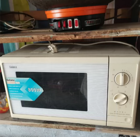 格兰仕微波炉23升功能完好无维修有点小瑕疵...