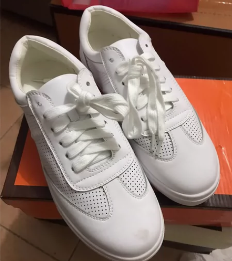 17「全新」39码绑带系休闲平底帆布白鞋。...