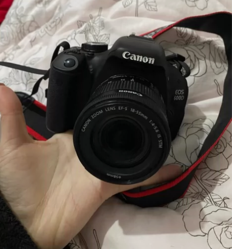 自己的佳能600D，老爸妈几年前送的 不会...