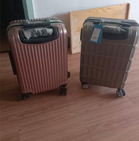 闲置新手提行李箱两个，50一个，100两个...