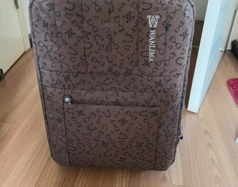 万里马防水行李箱，20寸可登机，里面很干净...