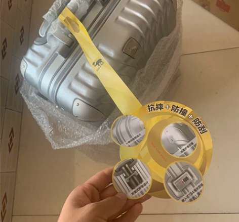 转一个全新未拆封爱华仕箱包（旅行箱、行李箱...