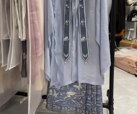 自己搭的一套汉服 七月夕马面M码 春词的立...