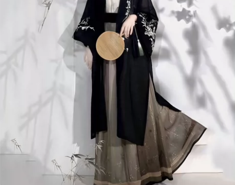 穿过一次拍照，很显瘦很好看 感兴趣的话点“...