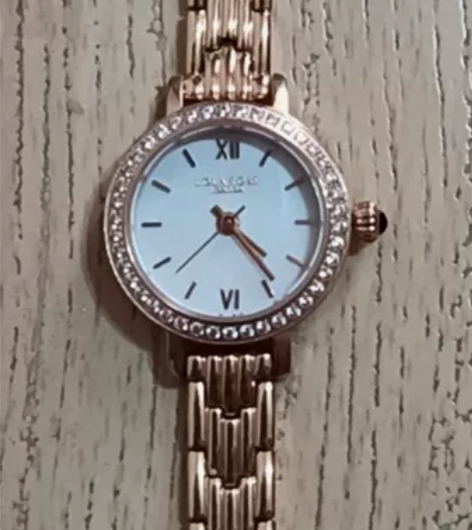 去年在淘宝官方旗航店买的，淘宝账号注销了查...