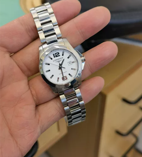 ?浪琴石英女表 直径29.5mm，品相很好...