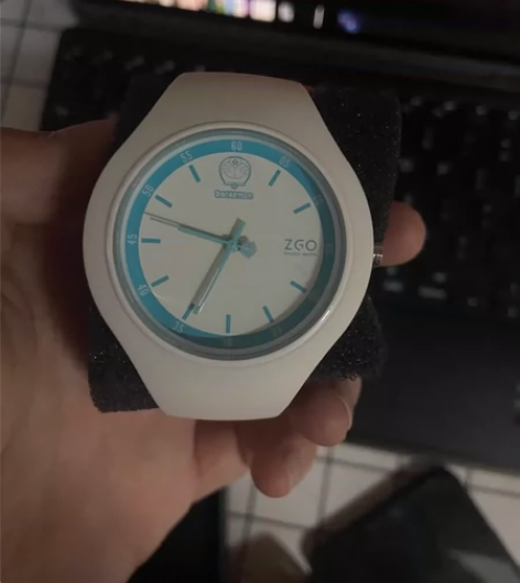 出正港手表 哆啦a梦的超级可爱，只是拆了但...