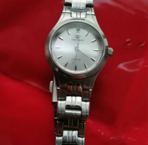 天王手表，买来没戴过几次，更换电池就可正常...