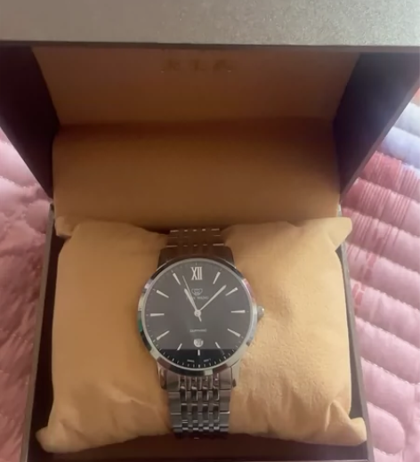 个人佩戴的手表，戴了不超过3次，基本全新，...