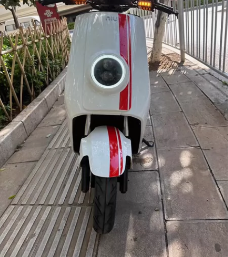 小牛电动。精品车。新车售价1万块充满可以跑...