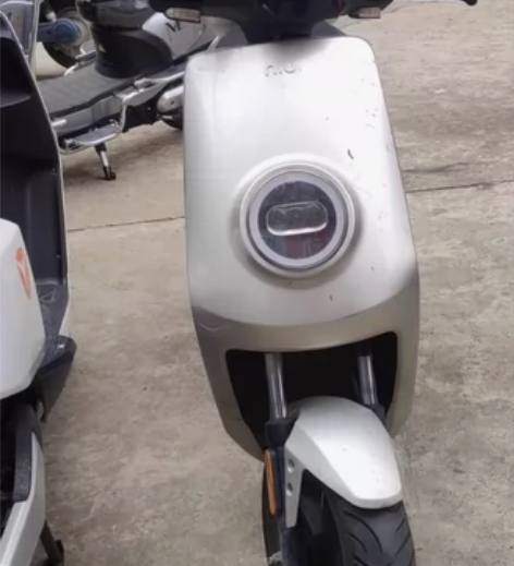 小牛M系列，通勤代步神器。 有牌有证，手拉...