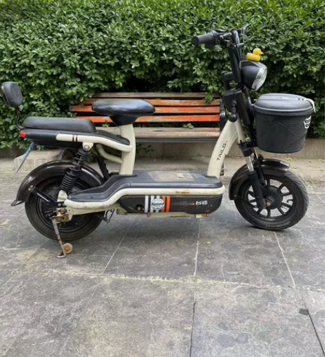 台铃电动车800自己来取，在服装城附近，电...