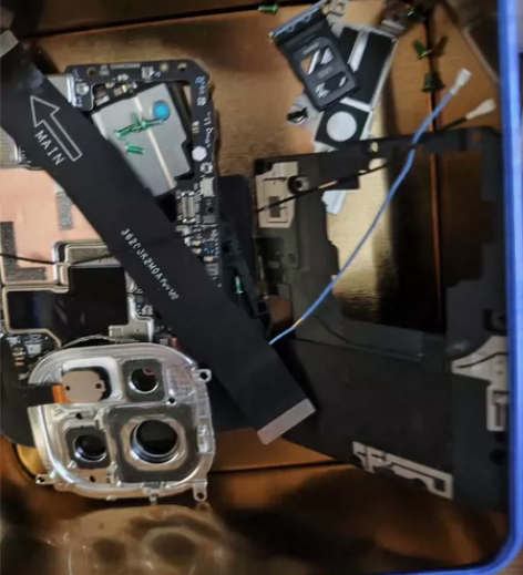 小米11屏幕损坏，整机自己拆着玩 主板是好...