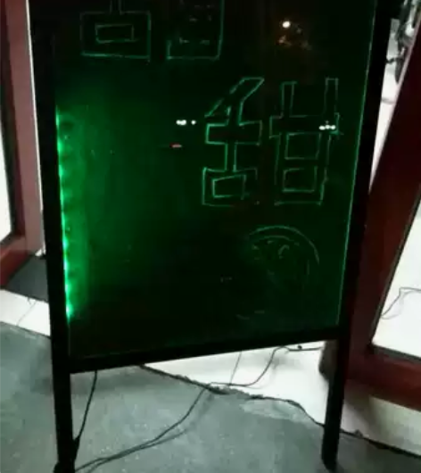 门店电闪广告牌，闲置处理。因为有玻璃不好运...