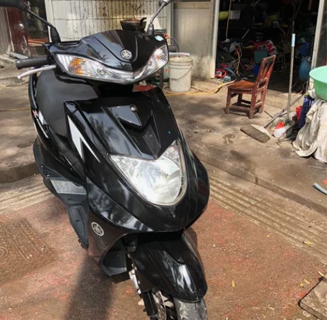 16年雅马哈讯鹰125运动版踏板摩托车，手...