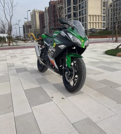 20年3月上牌宝雕400cc排量。全车没有...