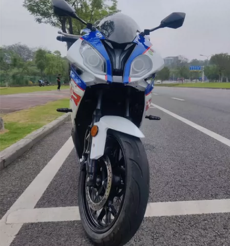 最新到货 宝雕400 车况还行 板子上面有...