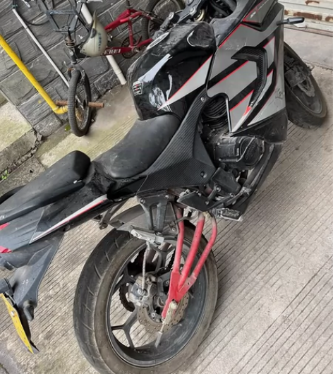 防赛摩托车，2000公里数都没，一直放车库...